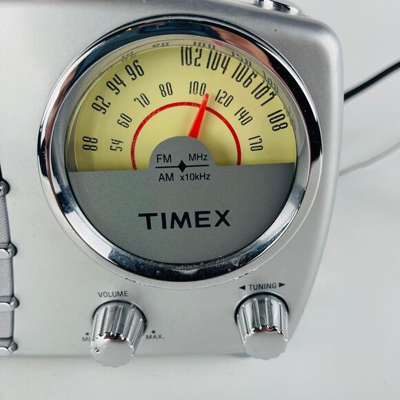 Timex Retro Silver Alarm Clock AM/FM Radio Battery Back-up Model T247S - Picture 2 of 8